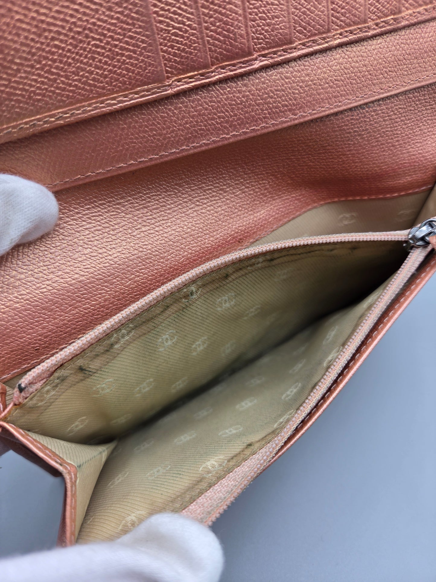 Grained Calfskin CC Button Yen Clutch Wallet in Rose Gold