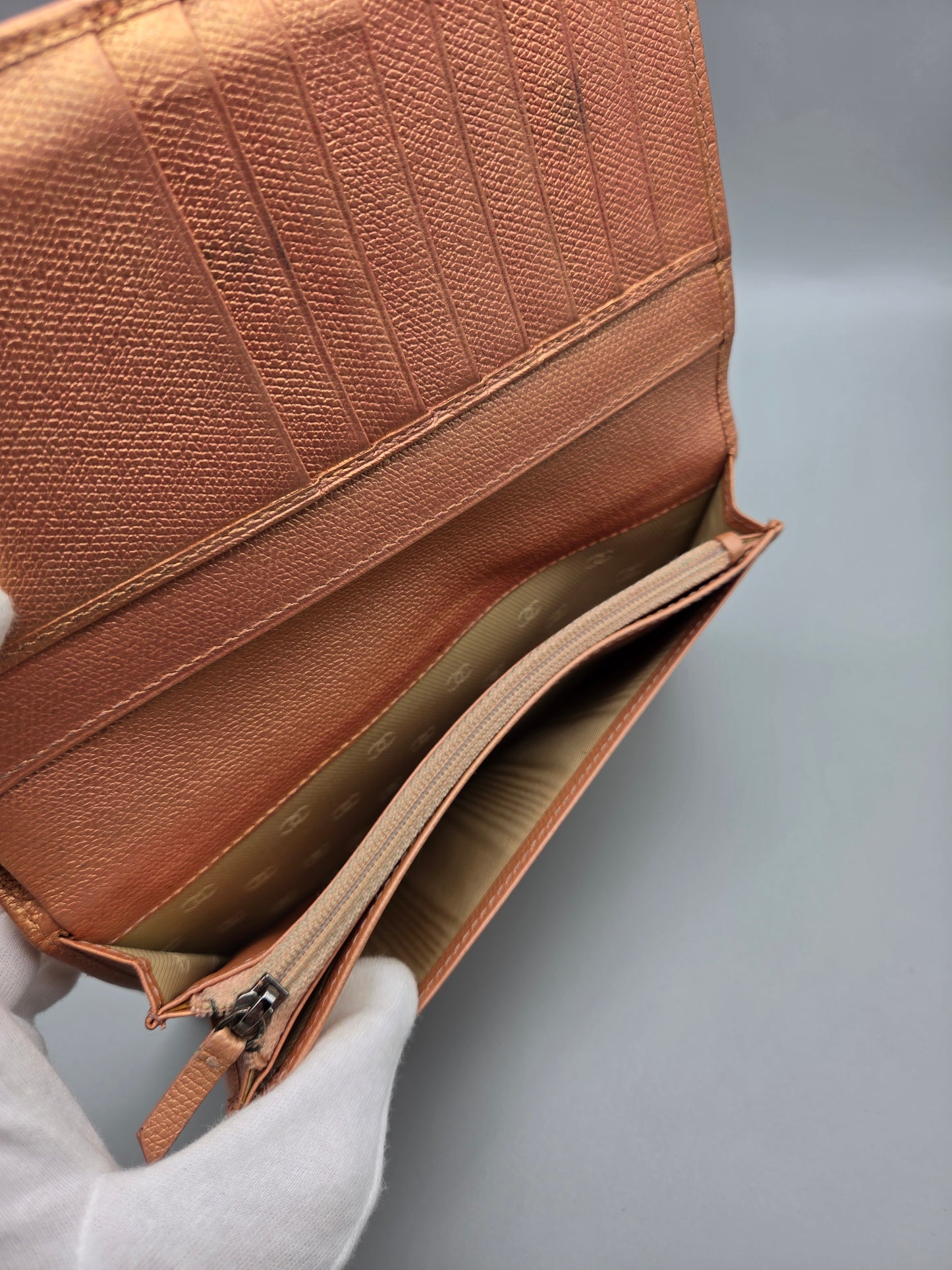 Grained Calfskin CC Button Yen Clutch Wallet in Rose Gold