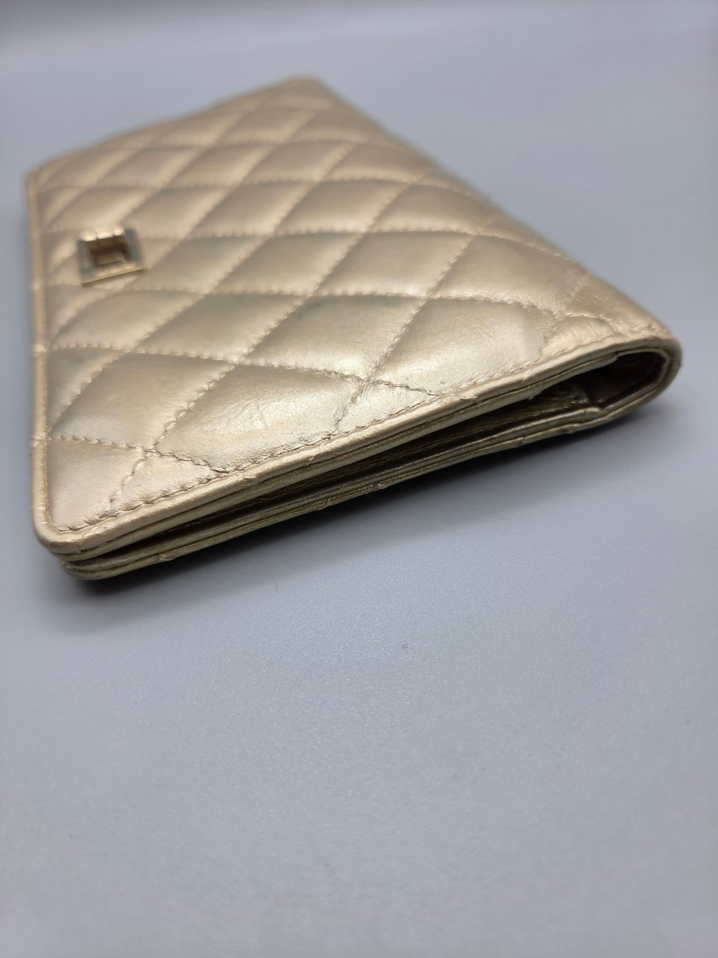 CHANEL Metallic Aged Calfskin Quilted 2.55 Reissue Yen Wallet