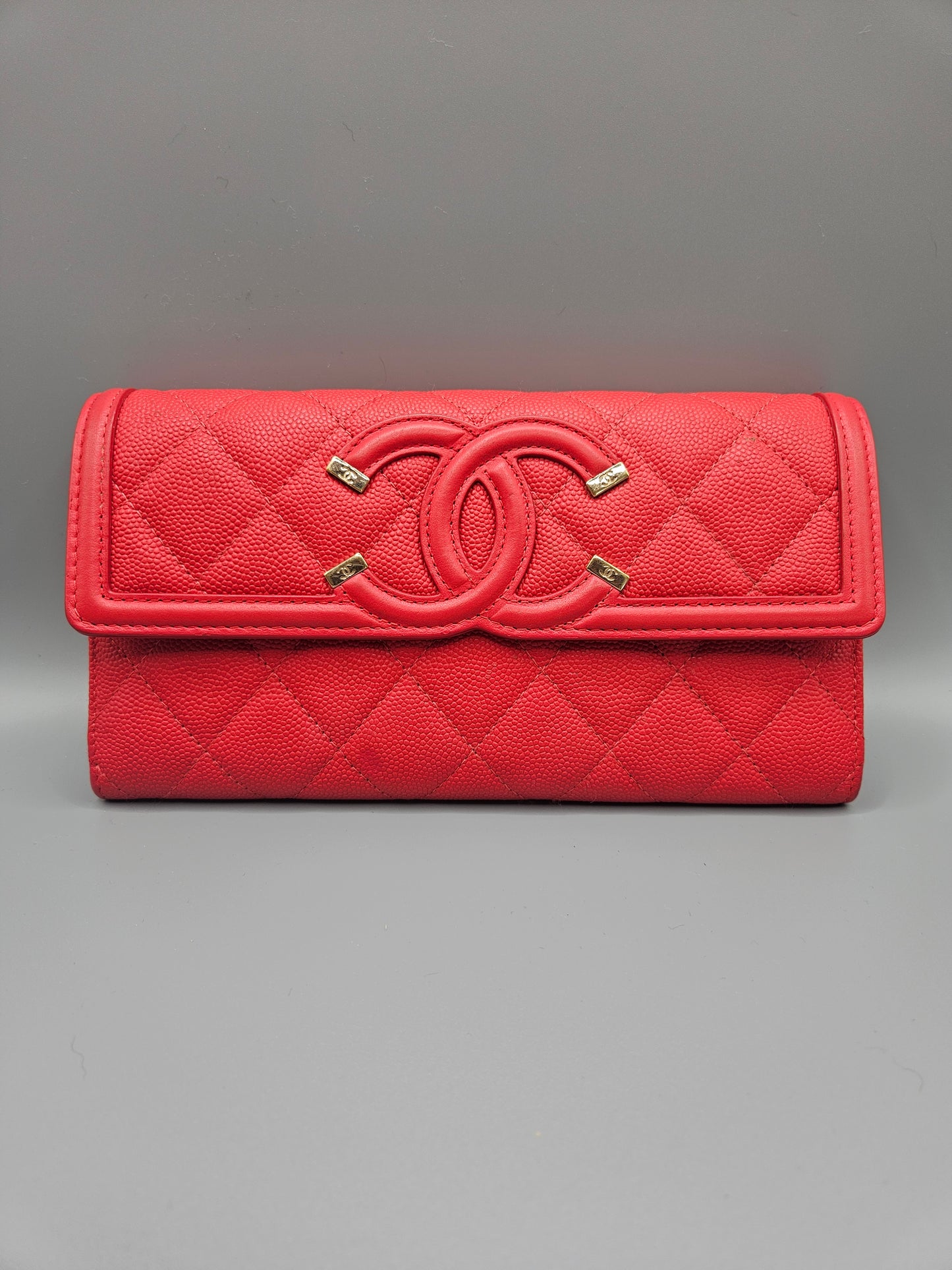 CHANEL Caviar Quilted Large Filigree Gusset Flap Wallet in Red