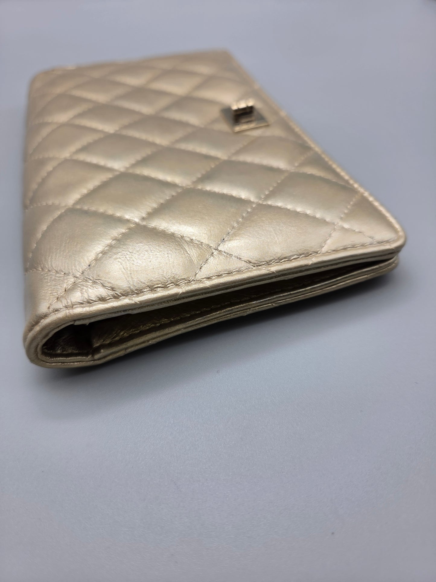 CHANEL Metallic Aged Calfskin Quilted 2.55 Reissue Yen Wallet