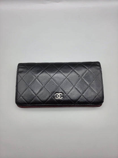 CHANEL Lambskin Quilted Yen Wallet in Black