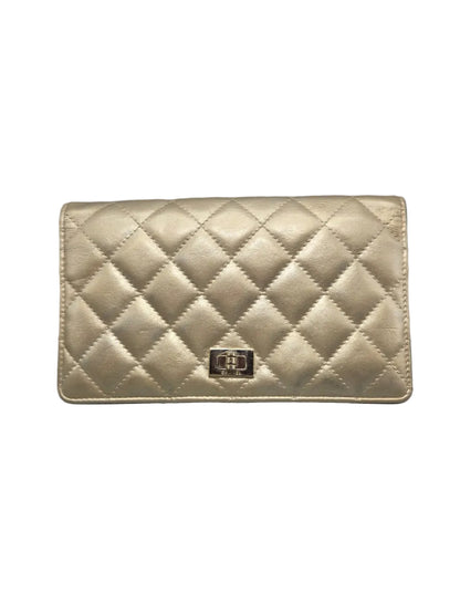 CHANEL Metallic Aged Calfskin Quilted 2.55 Reissue Yen Wallet