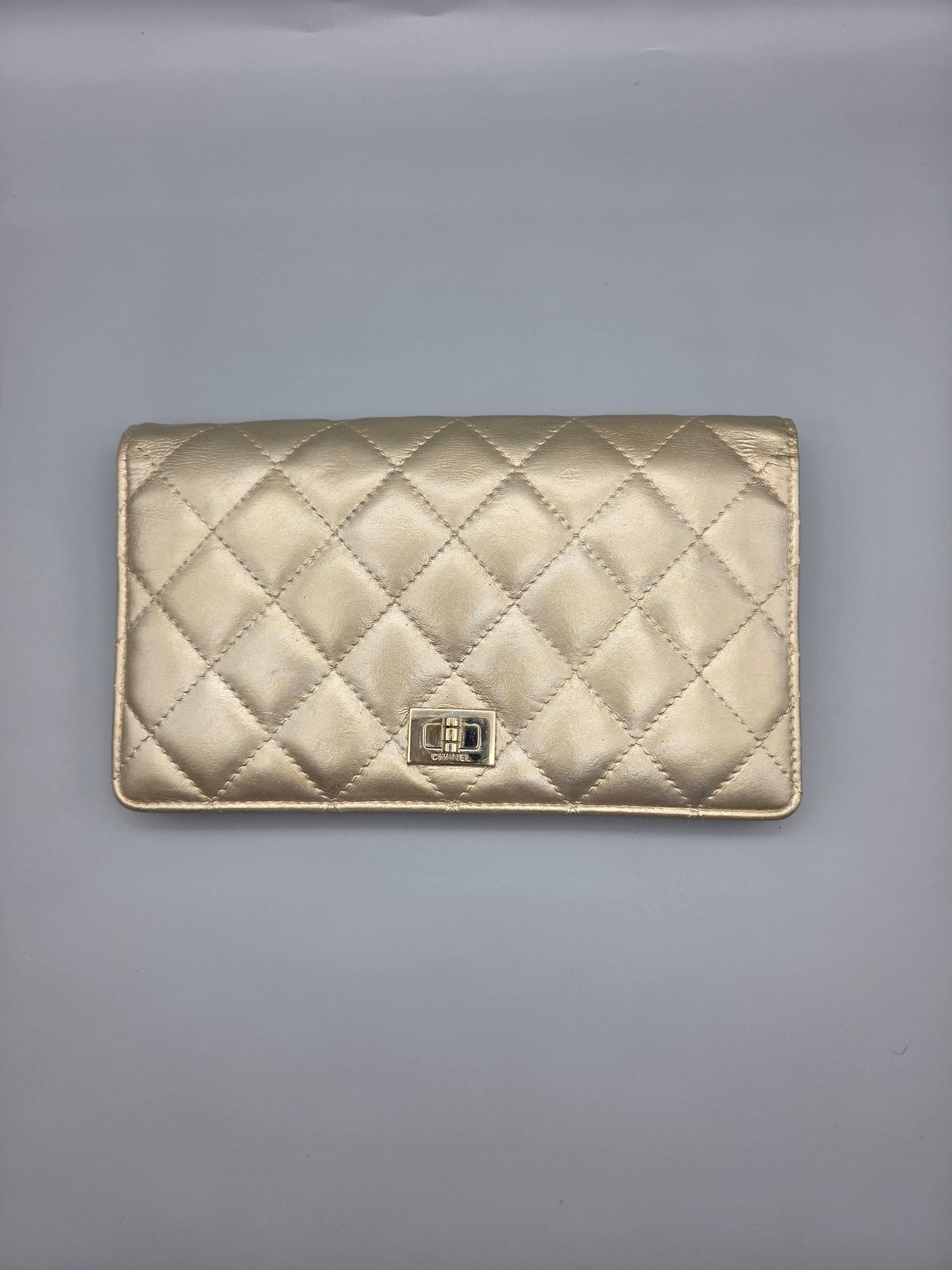 CHANEL Metallic Aged Calfskin Quilted 2.55 Reissue Yen Wallet