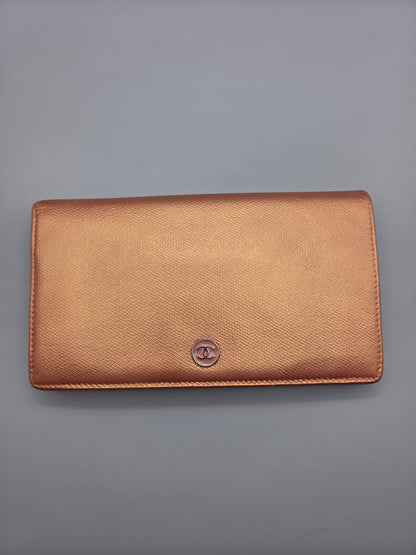 Grained Calfskin CC Button Yen Clutch Wallet in Rose Gold