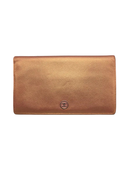 Grained Calfskin CC Button Yen Clutch Wallet in Rose Gold