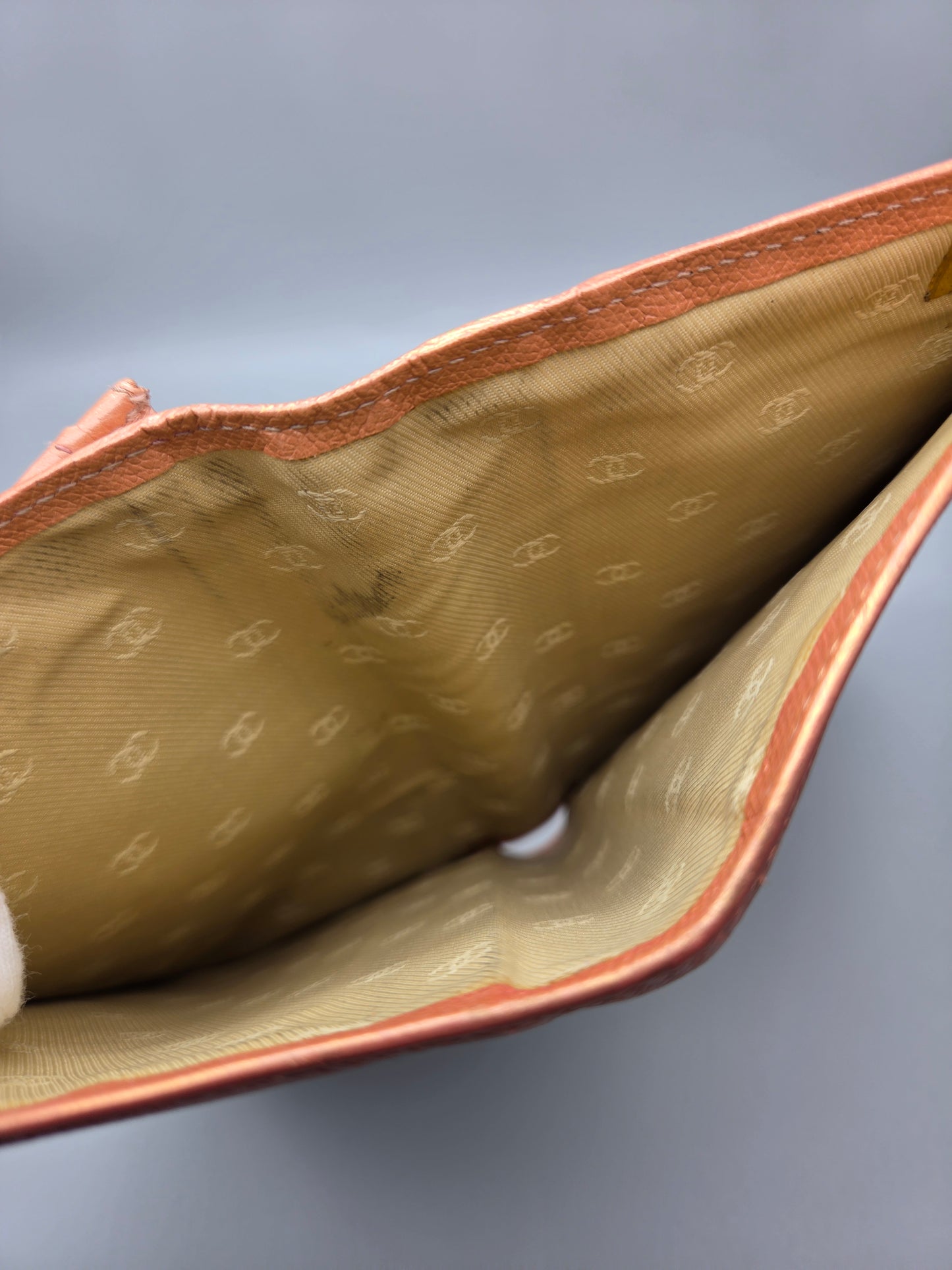 Grained Calfskin CC Button Yen Clutch Wallet in Rose Gold