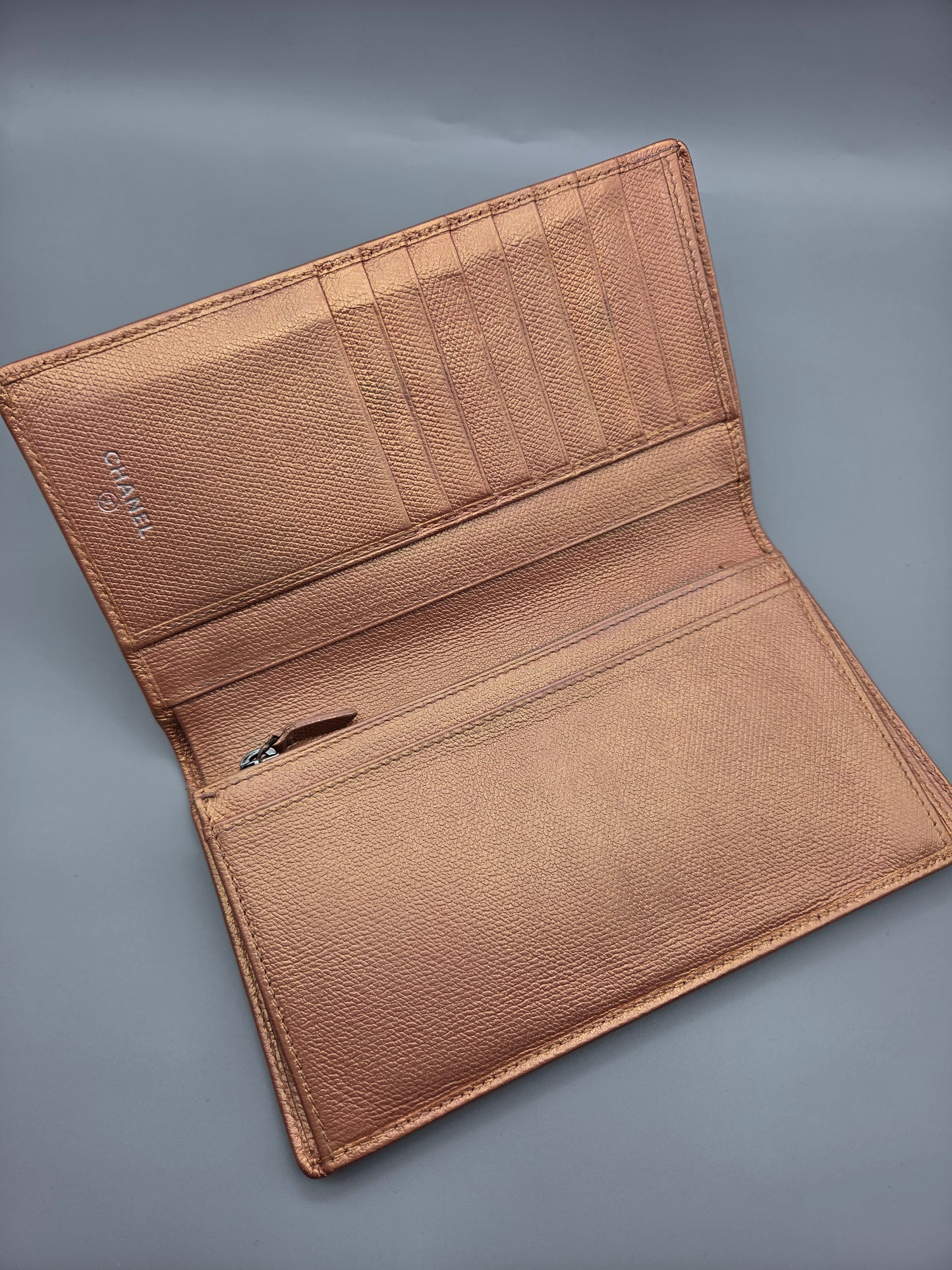 Grained Calfskin CC Button Yen Clutch Wallet in Rose Gold