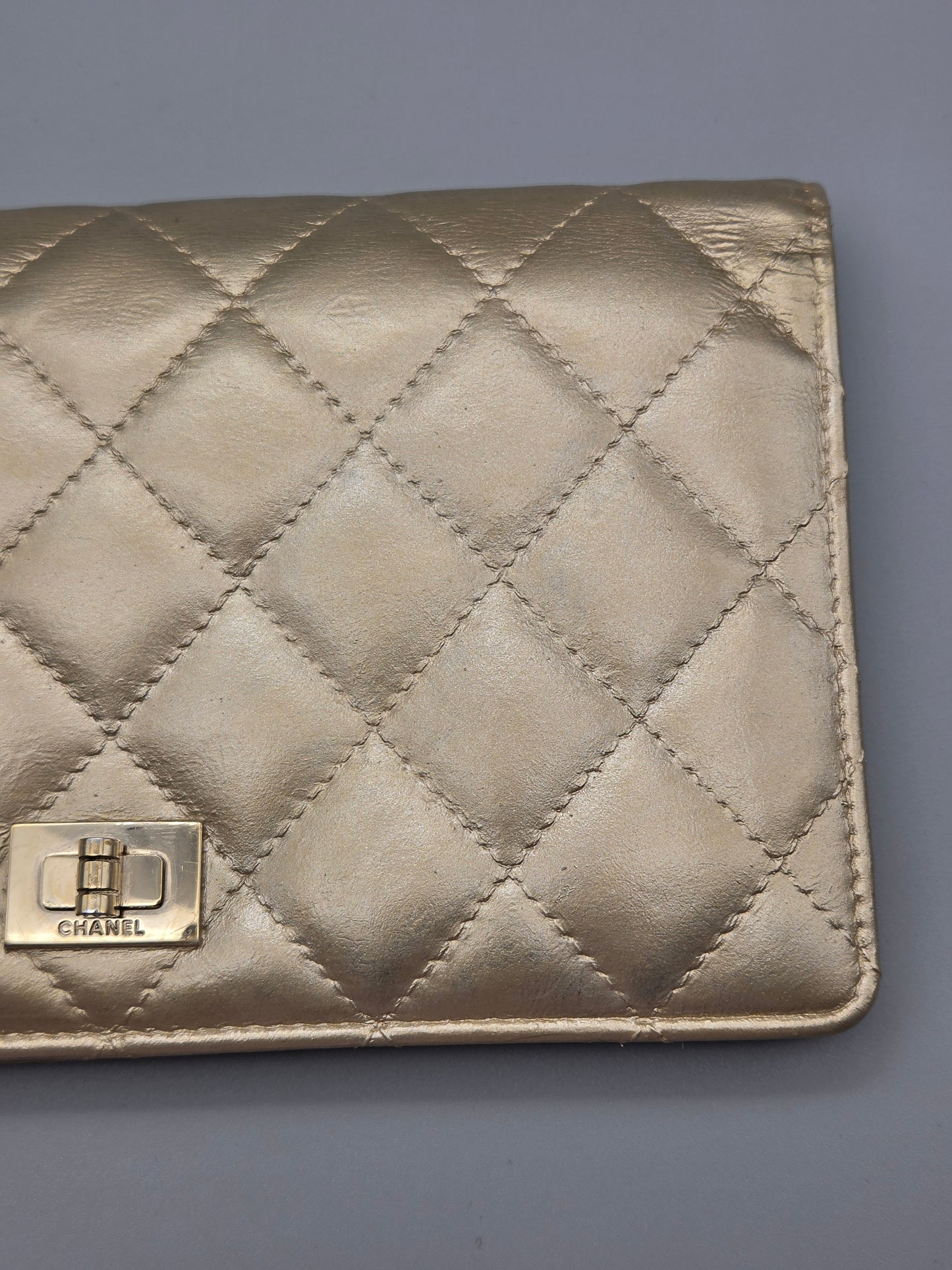 CHANEL Metallic Aged Calfskin Quilted 2.55 Reissue Yen Wallet