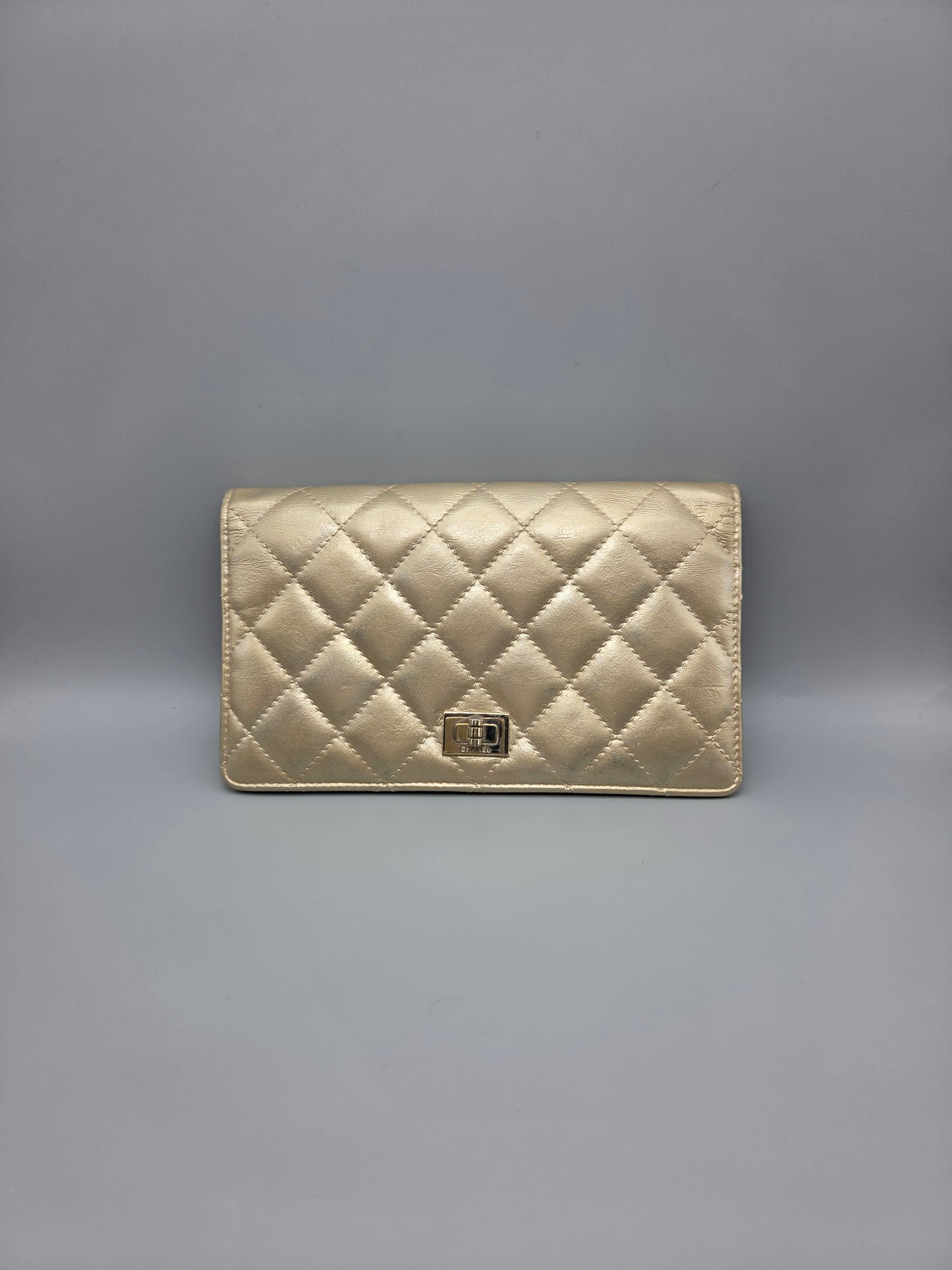 CHANEL Metallic Aged Calfskin Quilted 2.55 Reissue Yen Wallet