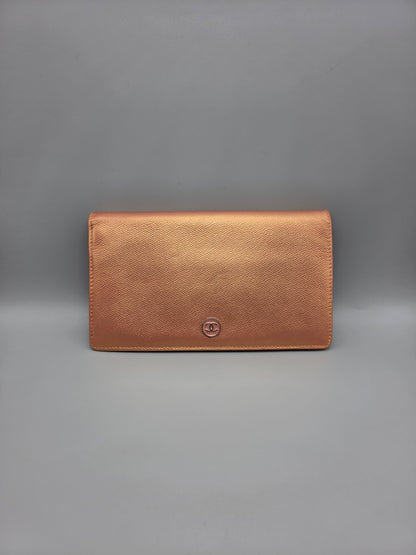 Grained Calfskin CC Button Yen Clutch Wallet in Rose Gold