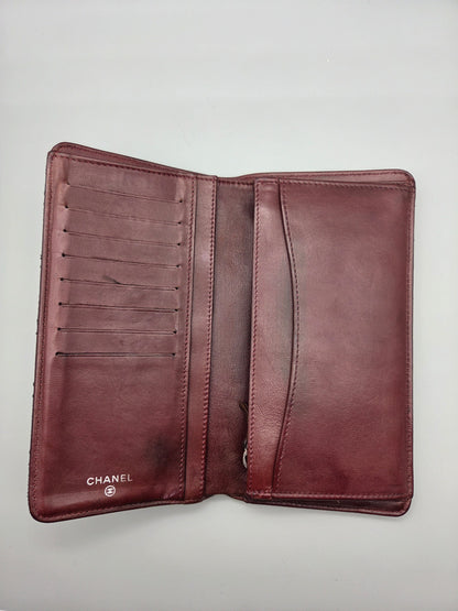 CHANEL Lambskin Quilted Yen Wallet in Black